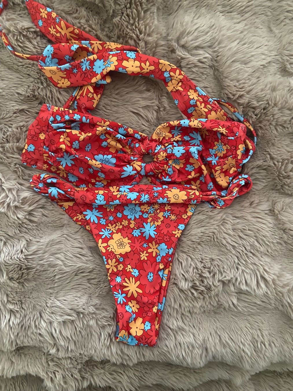 Badekleider & Bikinis: Roter Sommer Bikini mit Blumenmuster - Grösse S - Top! – Gebraucht aus Basel von sarahf01