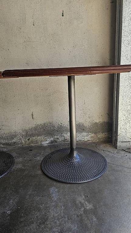 Tavoli: Très belle table: marbre, bois, fonte – Usato da Lausanne venduto da villa_hawai 1