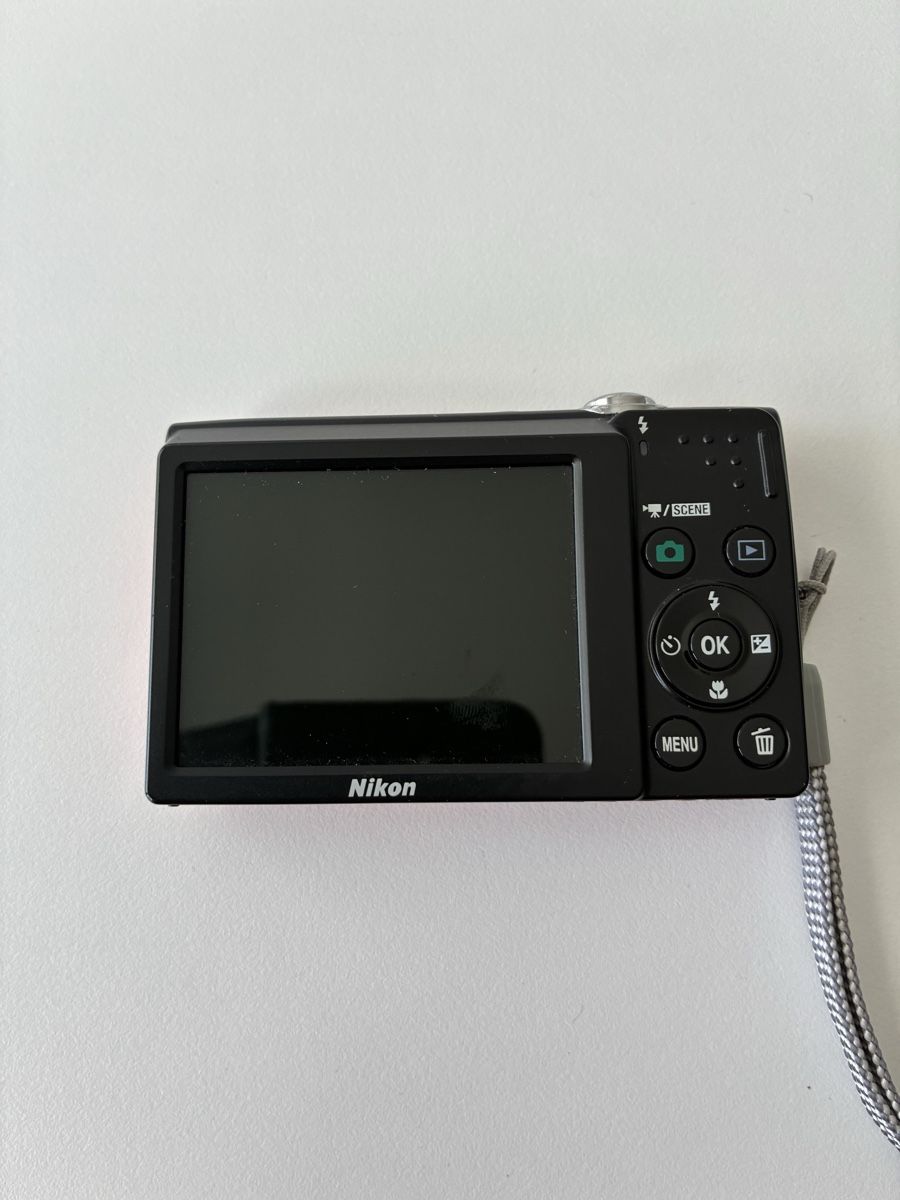 Nikon Appareil photo: Nikon Coolpix aus Hausräumung  – Défectueux à Chur par Knokno199 1