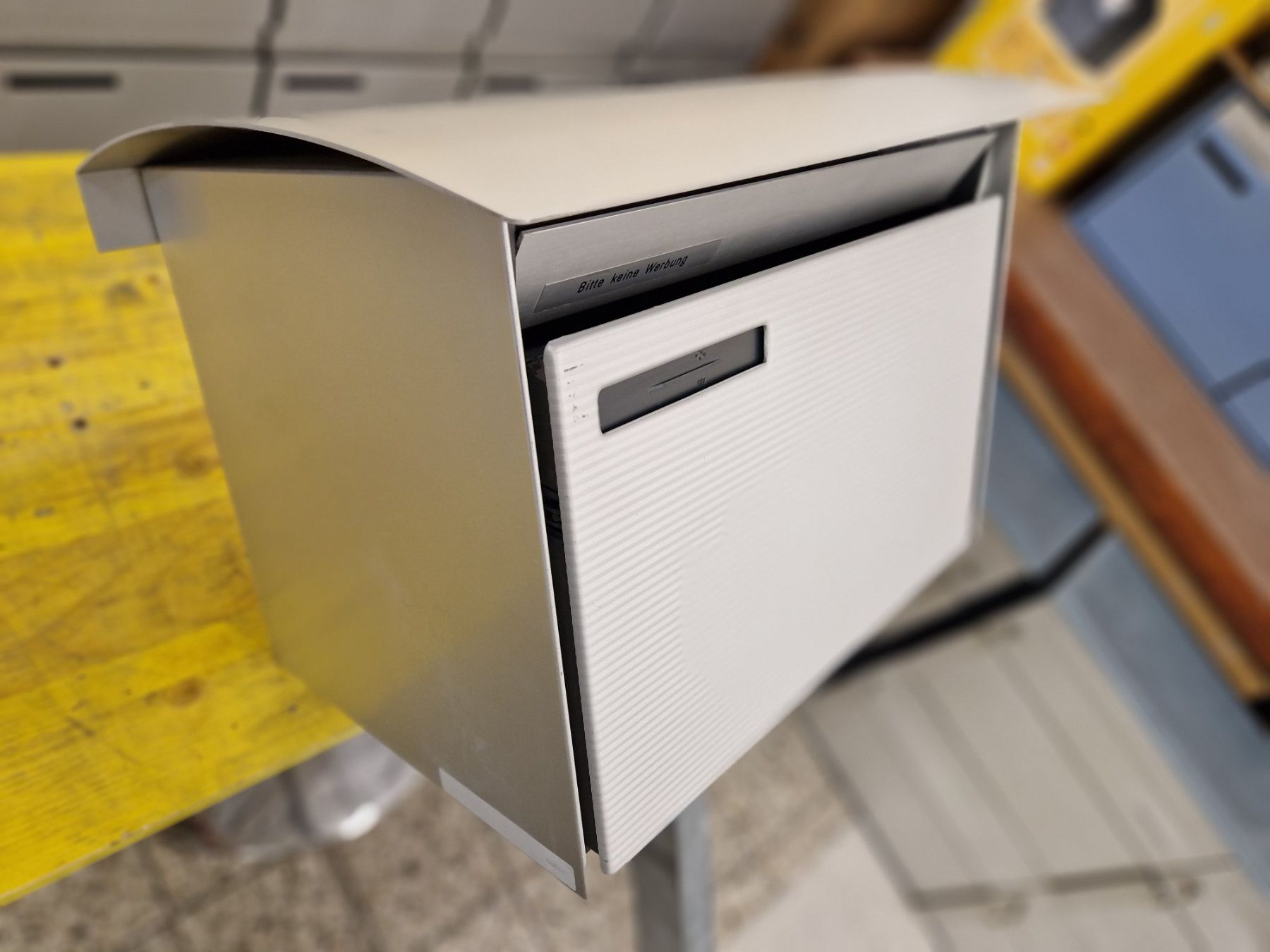 Sonstiges für Haushalt & Wohnen: Standbriefkasten ( Schweizer AG ) – Gebraucht aus Wiler b.Utzenstorf von bamaa-shop 2