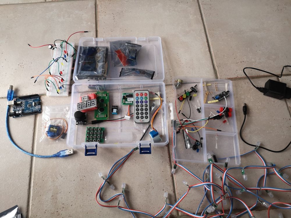 KIT ARDUINO complet avec 50 LEDs (Gebraucht) in Boudry für CHF 32 – mit ...