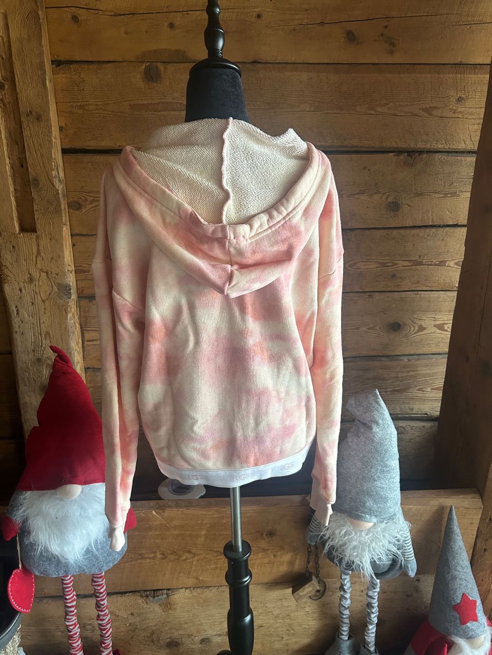 Ugg Giacche: UGG sweat à capuche – Usato da Val-d'Illiez venduto da Dombou 1