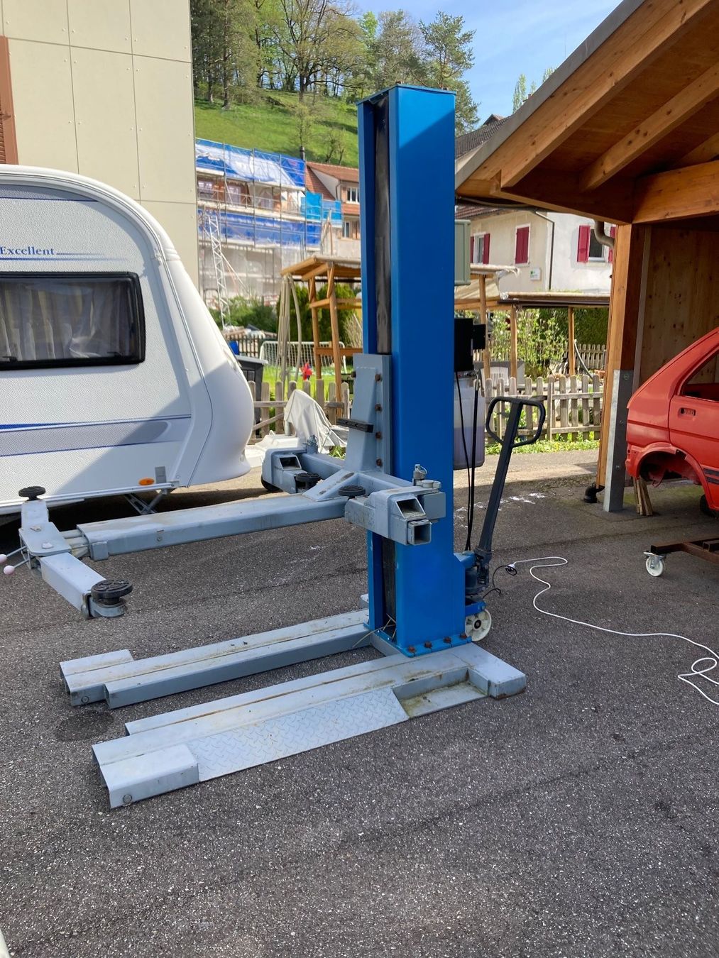 Hebebühne & Wagenheber: Hebebühne – Gebraucht aus Zullwil von  4