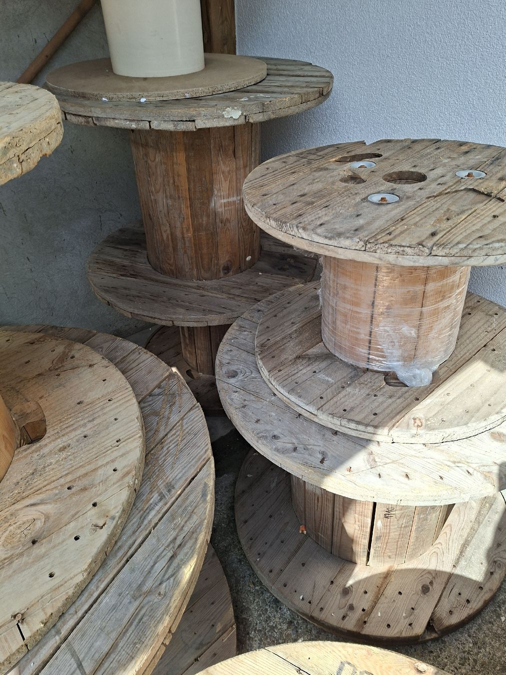 Articoli in legno: Holz Bobinen – Usato da Oberhasli venduto da Cortina