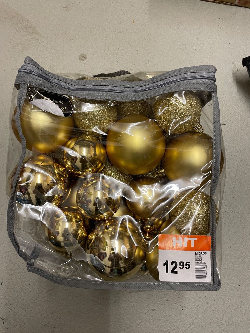 Migros Alle Dekorationen: Weihnachtskugeln goldig – Gebraucht aus Neftenbach von Justine76