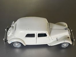Bburago Citroen T.A 15 CV 75/1:24