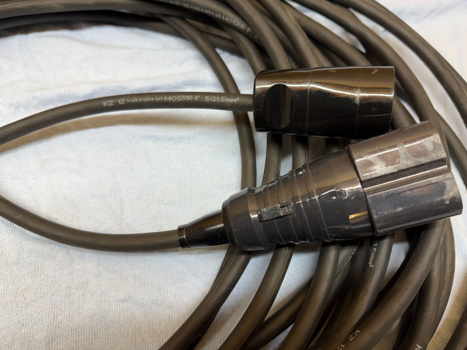 Cavi: 380V Stromkabel mit Stecker – Usato da Oetwil a.d. Limmat venduto da Seewurf 1