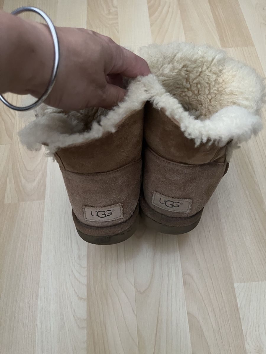 Ugg Chaussures femmes: UGG Bailey Button Boots brown leather size EU 39 used – D'occasion à Emmenbrücke par vic_nx9v 1