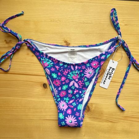 4 Bikini-Hosen Größe S - Neu