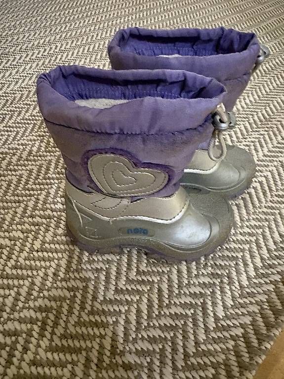 Scarpe per ragazzi: Diverse Kinderschuhe Größe 22 – Usato da Büttikon AG venduto da hud_ppw9 2