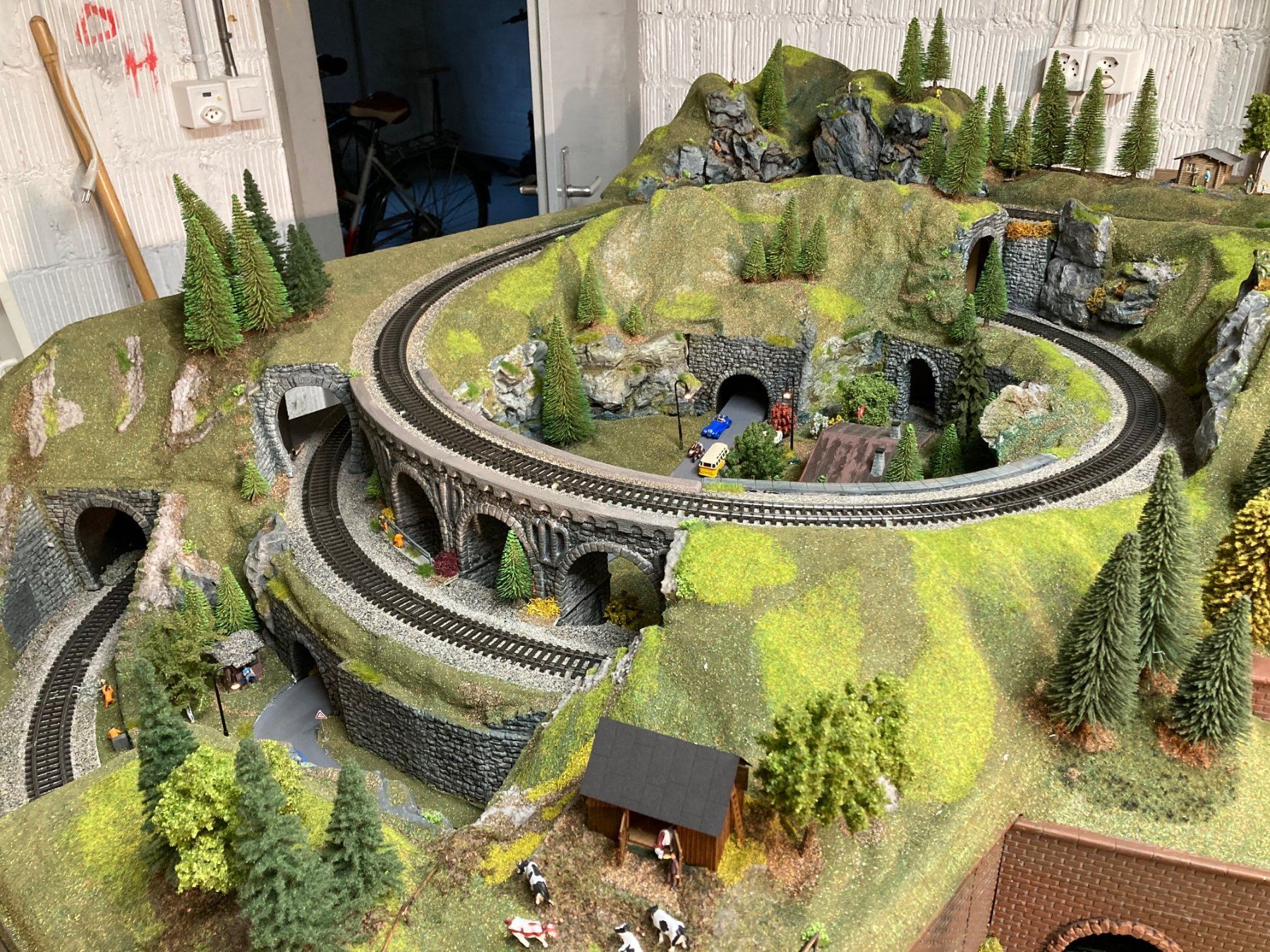 Märklin Modelleisenbahnen: Wunderschöne Märklin-Modellbahnanlage – Gebraucht aus ostermundigen von Rastelbaum 7