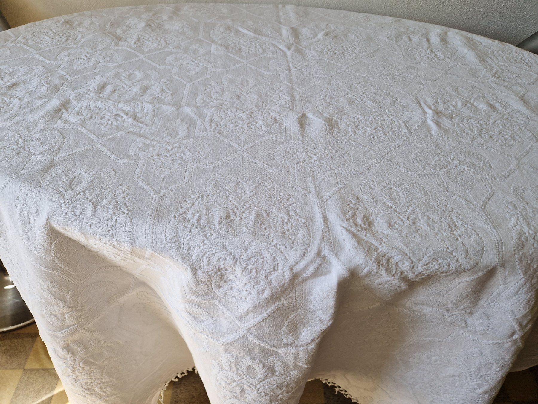 Altra biancheria da tavola: Weisse  Tischdecke mit Fransen 140x160cm – Usato da Bern venduto da Antikbatik
