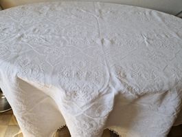 Weisse  Tischdecke mit Fransen 140x160cm