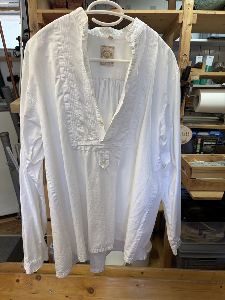 Hemden: Hemdbluse weiss Grösse M WAH MAKER CLOTHING – Gebraucht aus Veltheim AG von eri_n5pn