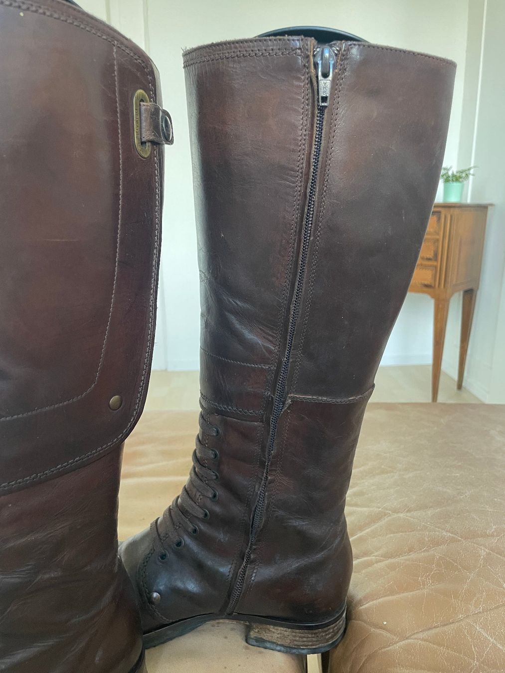 Scarpe da donna: Brauner Lederstiefel im Reiterstil – Usato da Feuerthalen venduto da Tango120 1