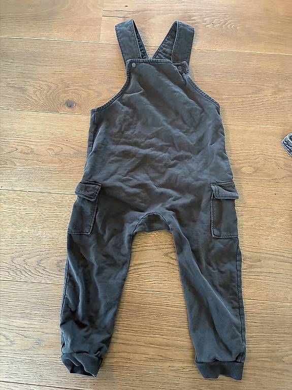 Lotti & Set di vestiti: Latzhosen 3er Set 98/104 – Usato da Starrkirch-Wil venduto da Mira114 3