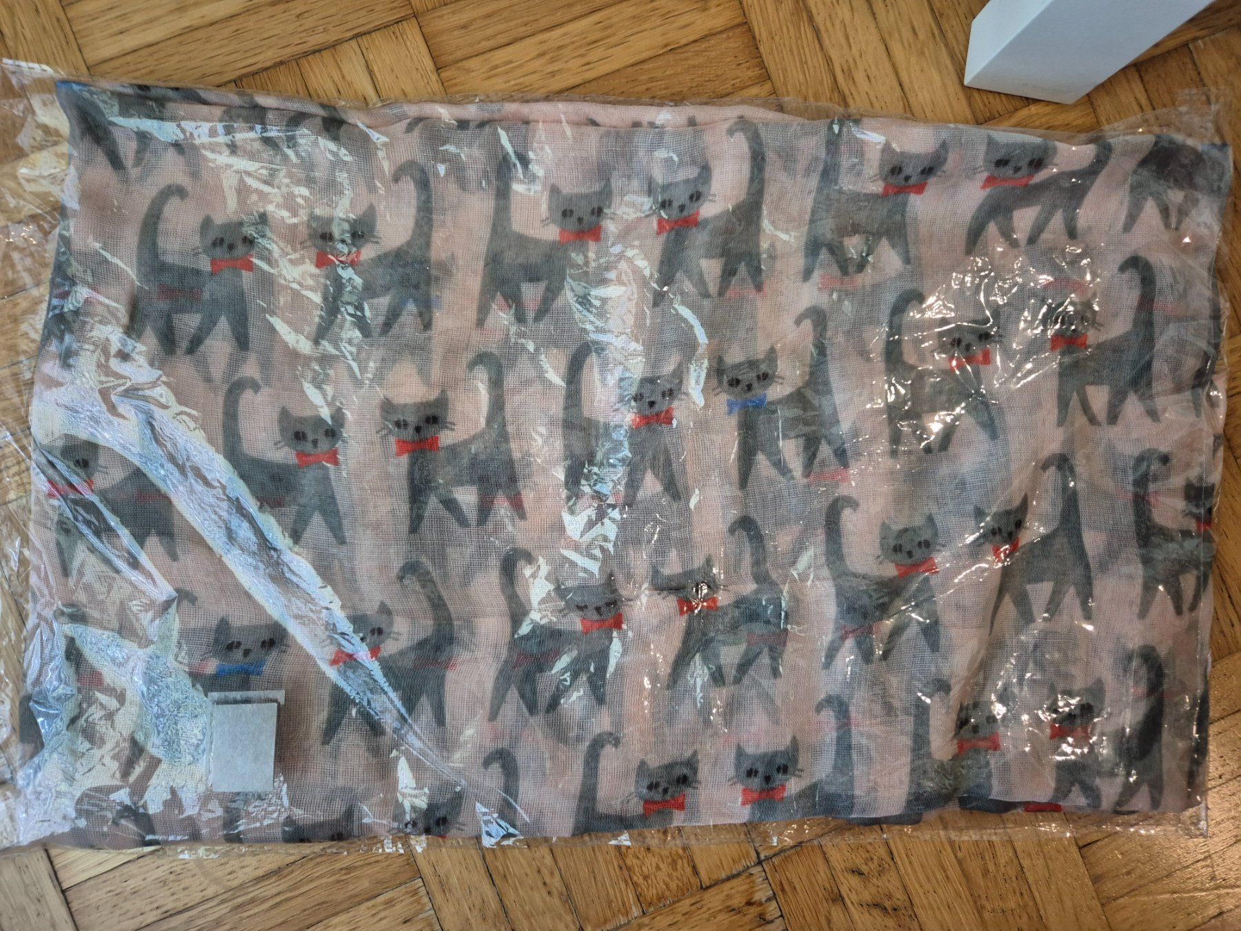 Foulards & écharpes: Schal mit Katzenmuster (Neu) – Neuf avec emballage d'origine à Zürich par pau_y8mv 2