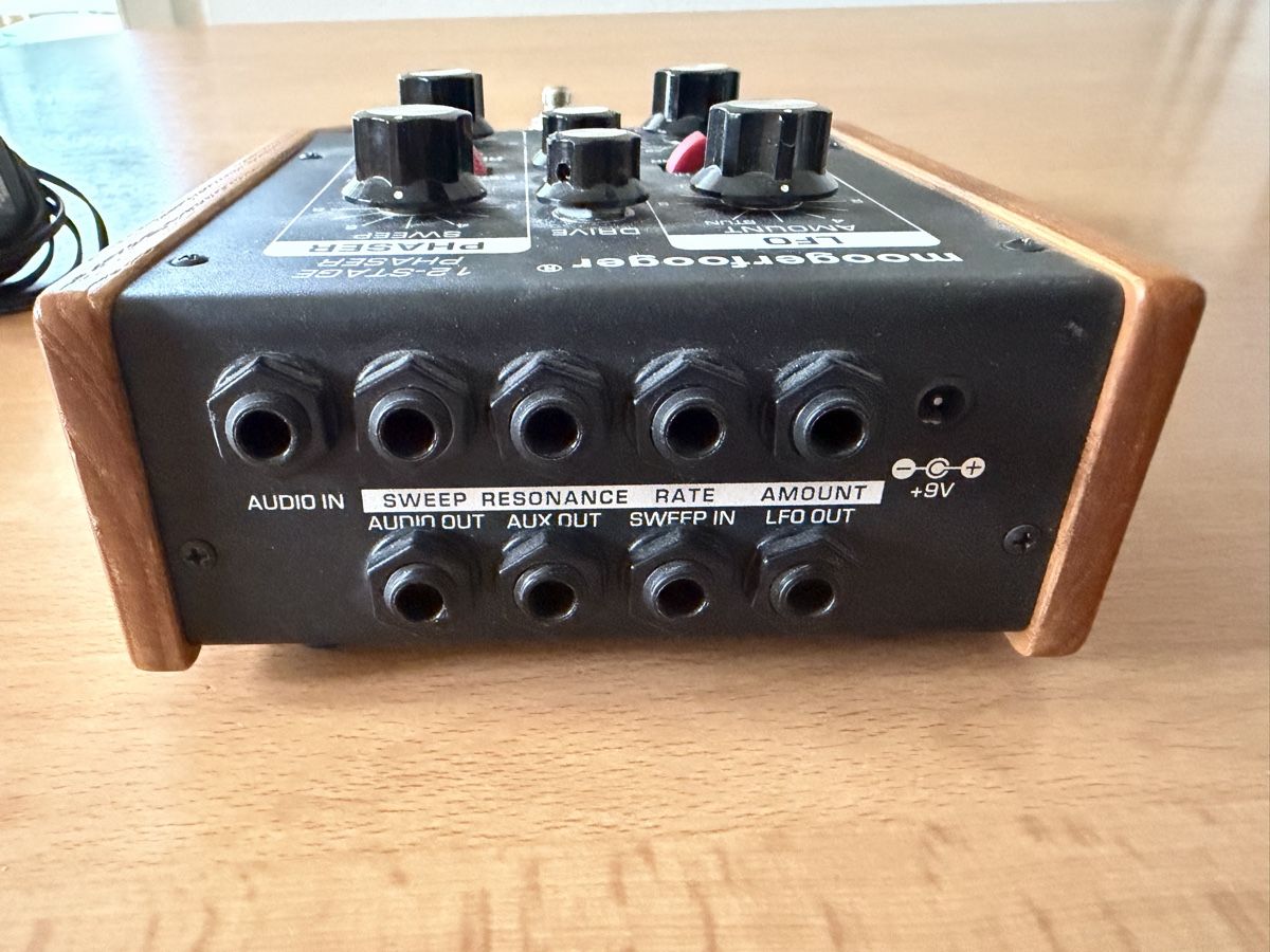 Moog Strumenti musicali: Moog MF-103 12-Stage Phaser effect pedal – Usato da Vordemwald venduto da gerard.green 2
