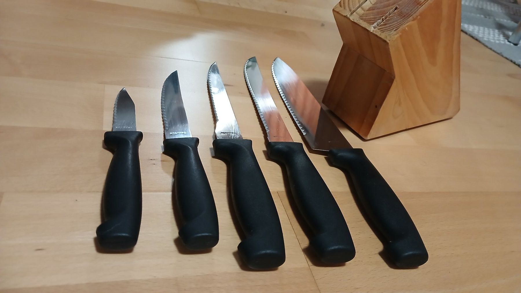 Messer: Messerblock mit 5st.verschiedenen Messern – Gebraucht aus hinwil von tho_j6kz 5