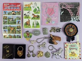 ≈44x S&S Pferde, Schmuck/Anhänger/Brosche/Kette/Sticker/etc.