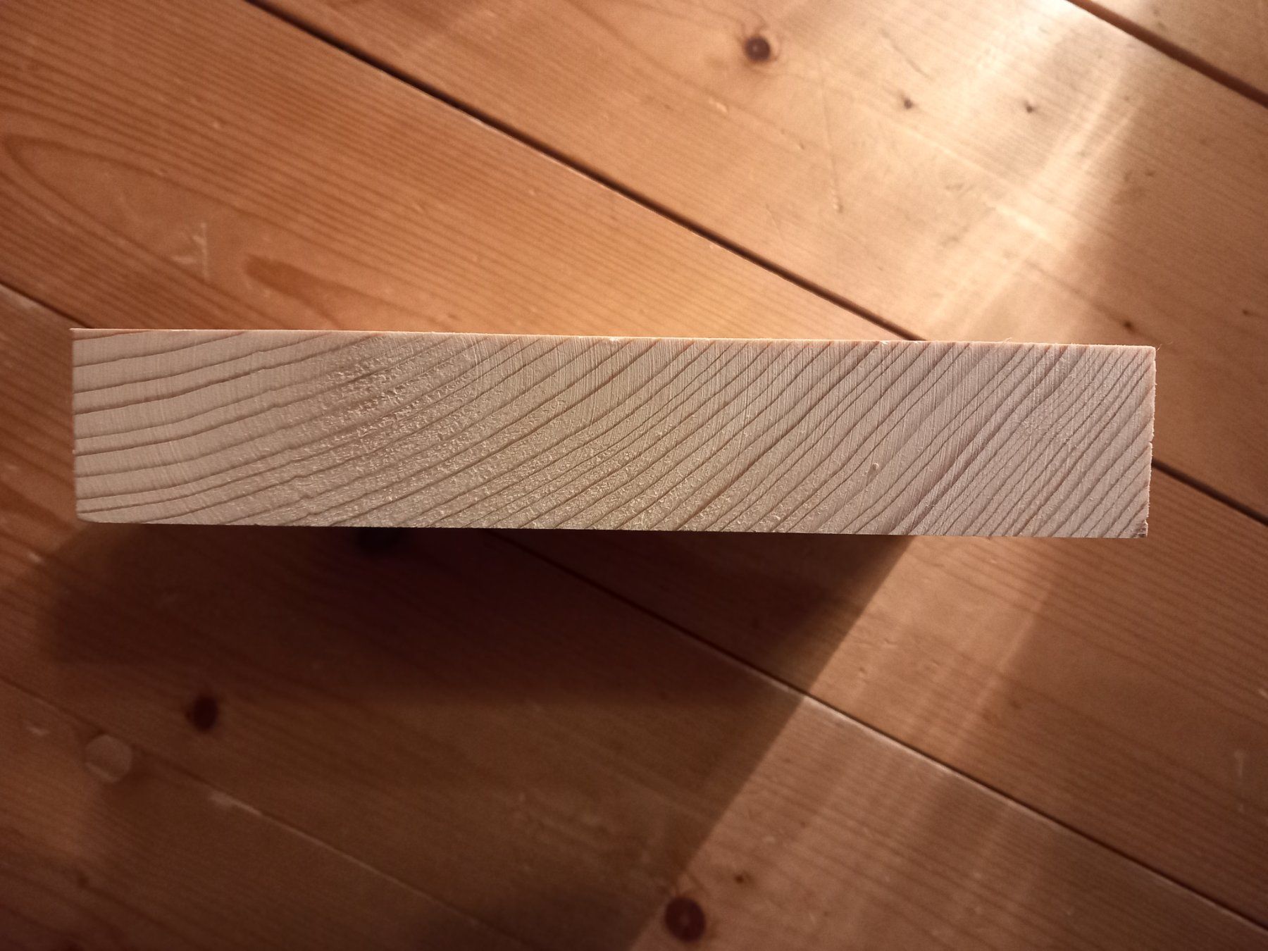 Supporti a parete: IPhone-Natelhalter aus Holz – Usato da Steffisburg venduto da Bosihalte-Salbei 1