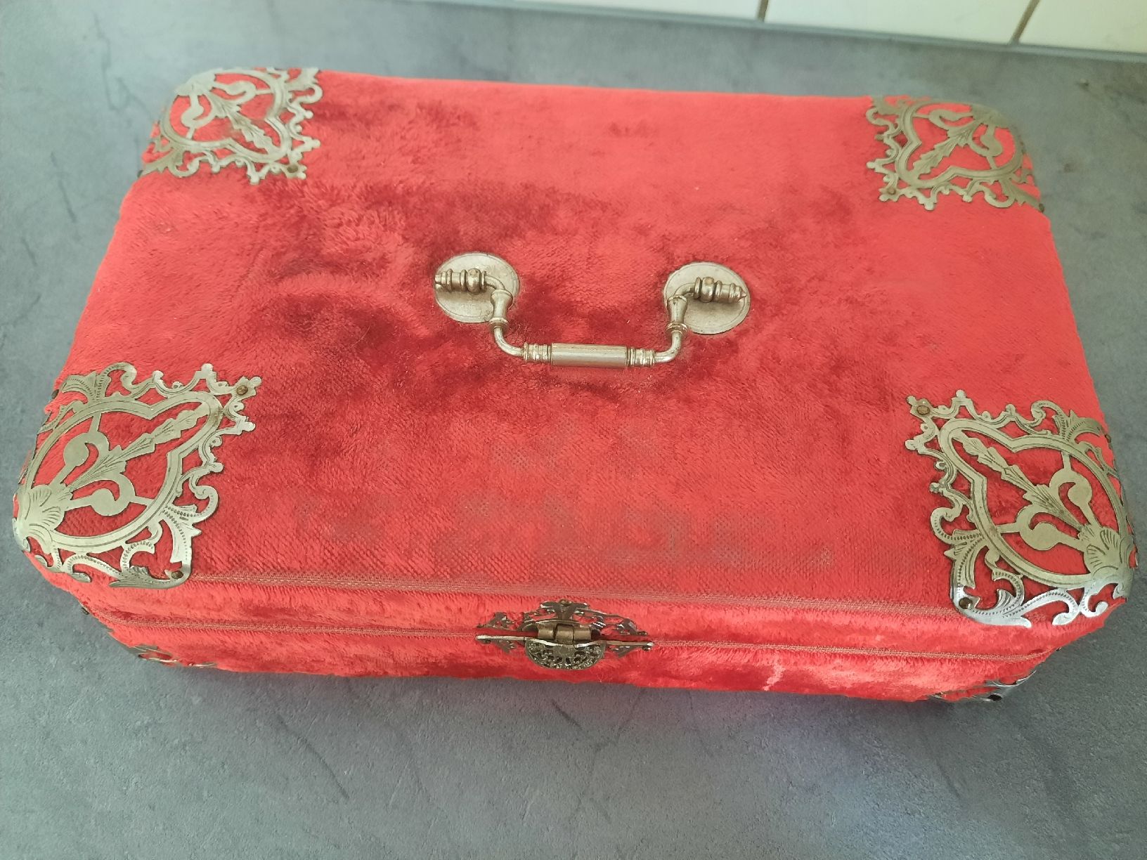Barattoli: Vieille BOÎTE À BIJOUX, VELOURS – Usato da Le Locle venduto da marylise01 1