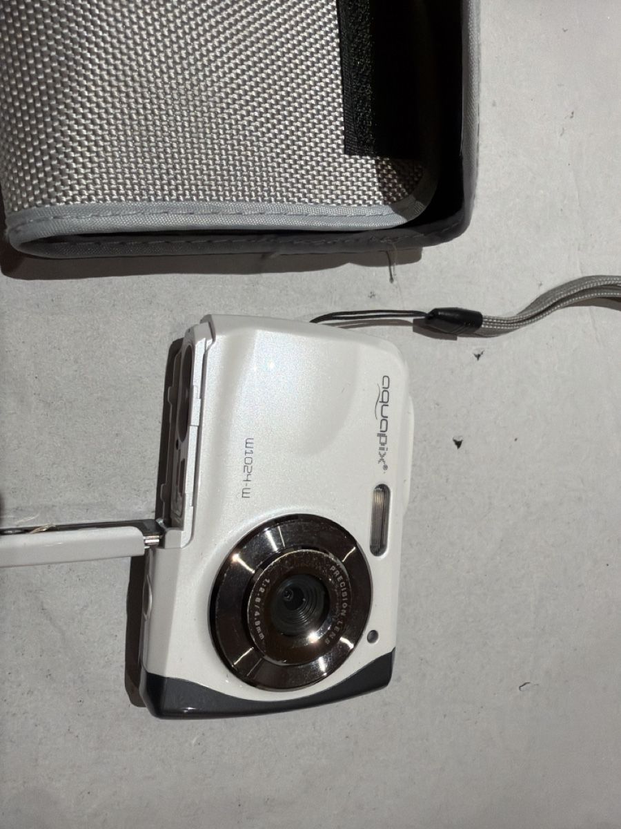 Fotocamera: Aquapix Digitalkamera – Usato da Rorbas venduto da Manues