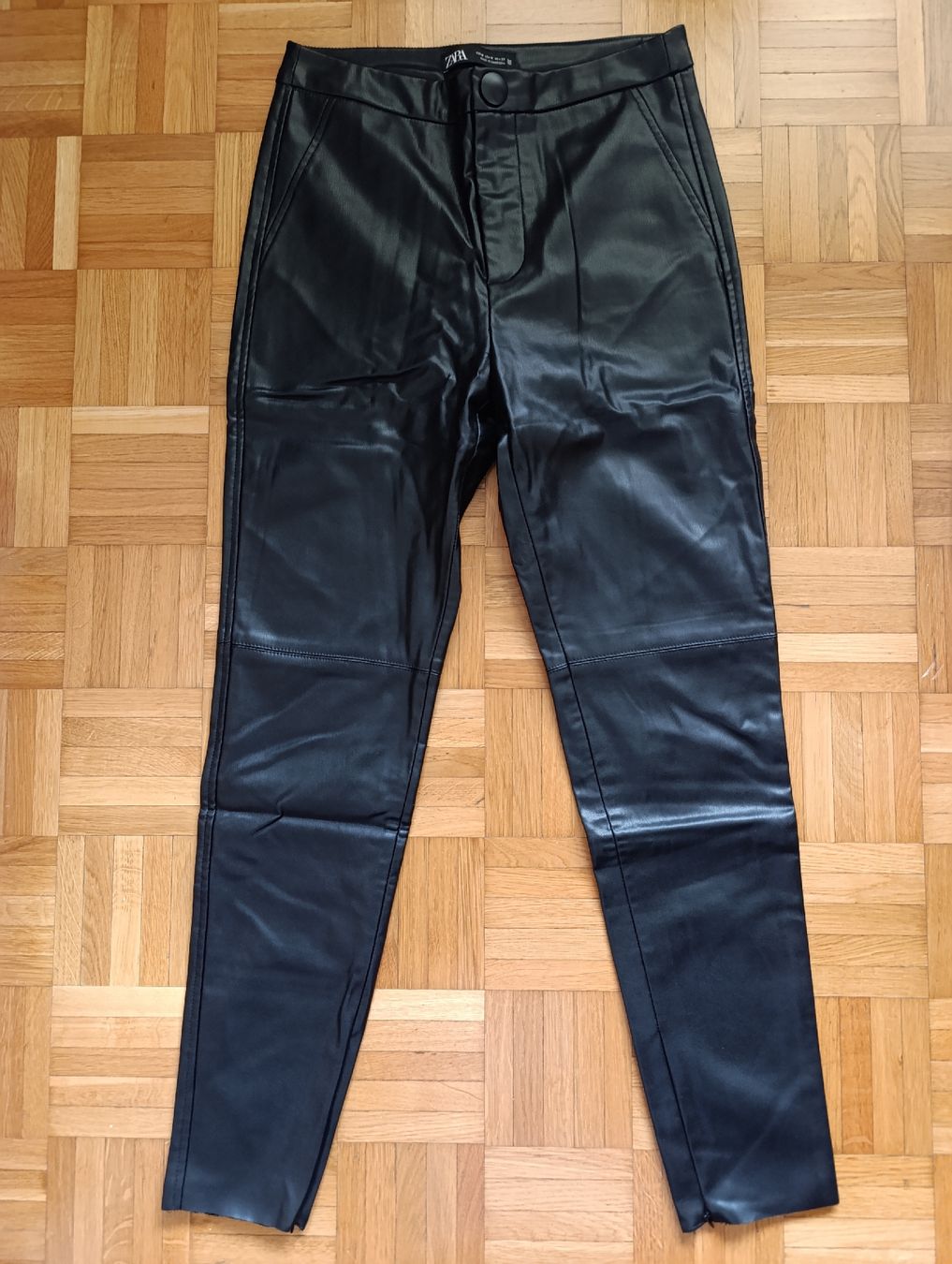 Zara Hosen: Damen Latexhose ZARA Gr M – Neu (gemäss Beschreibung) aus Waltenschwil von Bodensee84