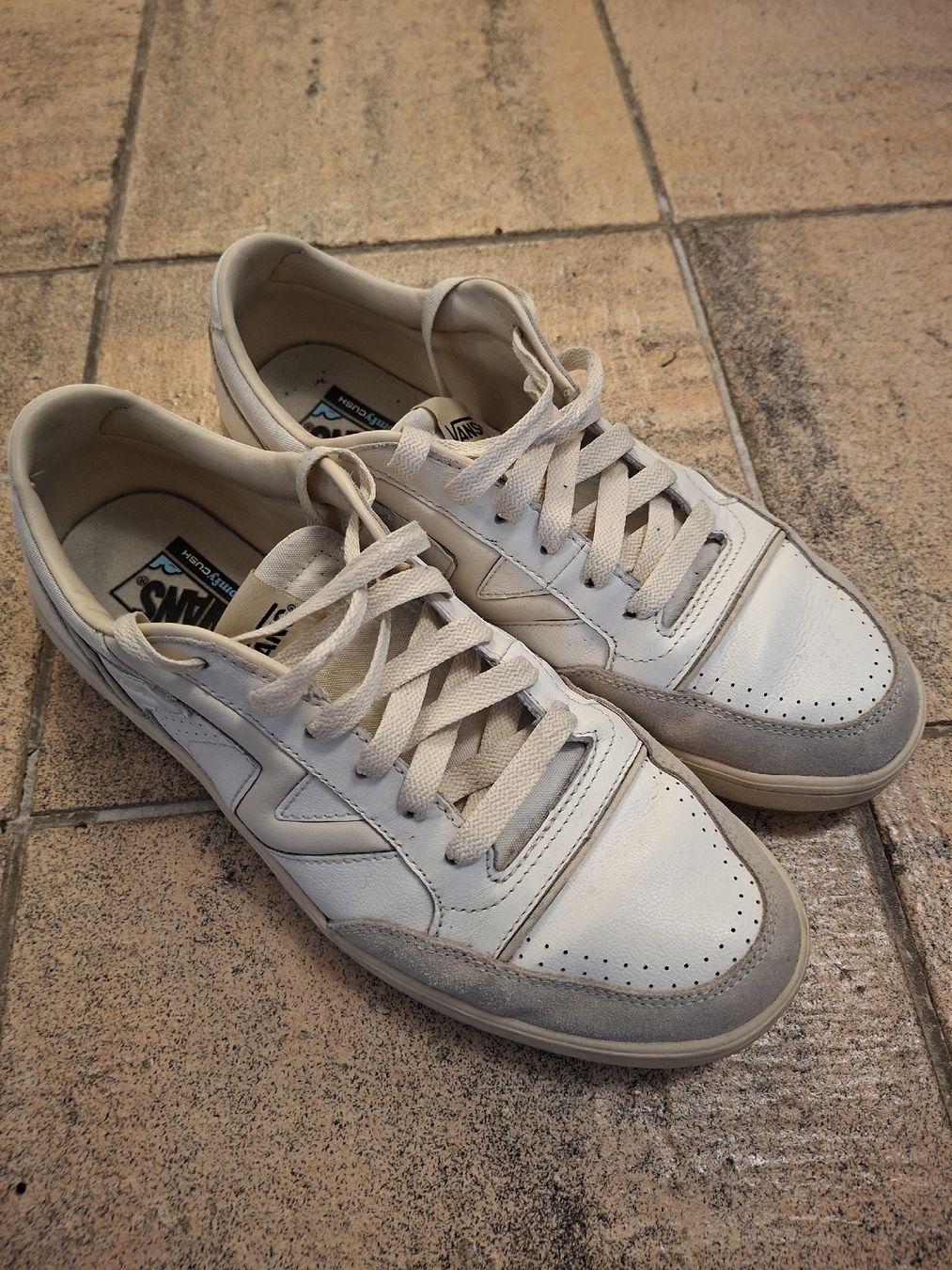 Vans Chaussures hommes: Vans Sneaker weiss. Grösse 46 – D'occasion à Bäretswil par la.ho