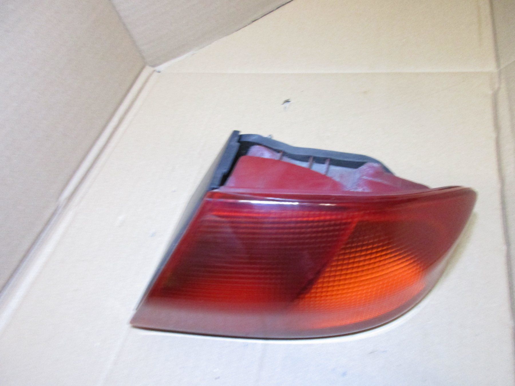 Alfa Romeo Tutti pezzi di ricambio auto: Alfa Romeo 166  Heckleuchte rechts – Usato da Ennetmoos venduto da Truckdiver 5