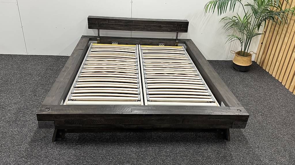 Lits: Hasena Doppelbett 160/200cm  – D'occasion à Münchenbuchsee par Mekran