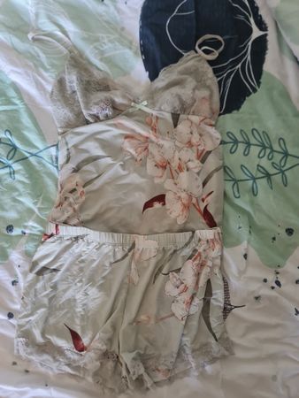 Sommer Pyjama Set mit Spitze, Blumenmuster, neuwertig