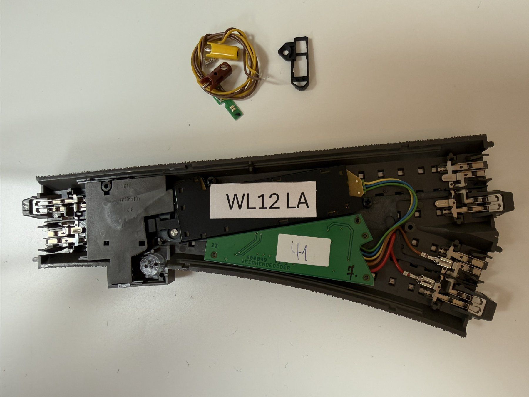 Märklin Modelleisenbahnen: Märklin Weiche 24611 links / Antrieb / Decoder – Gebraucht aus Rottenschwil von master007pc 1