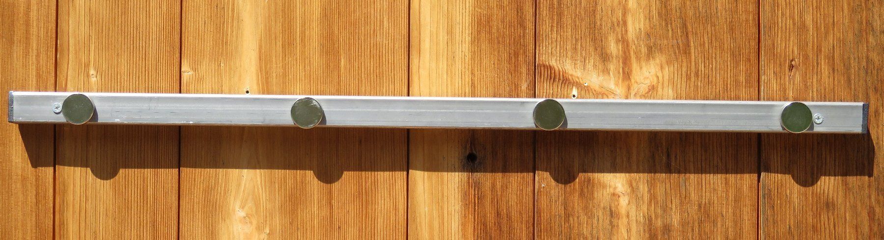 Altro per sci: Kit de rangement mural 4 paires de ski – Nuovo e nell'imballaggio originale da Mettmenstetten venduto da Ollivier