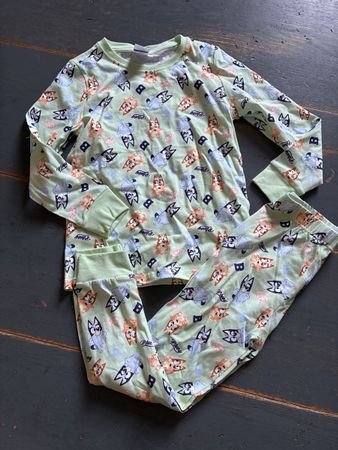Tolles Bluey Pyjama Gr. 110/116, Neu