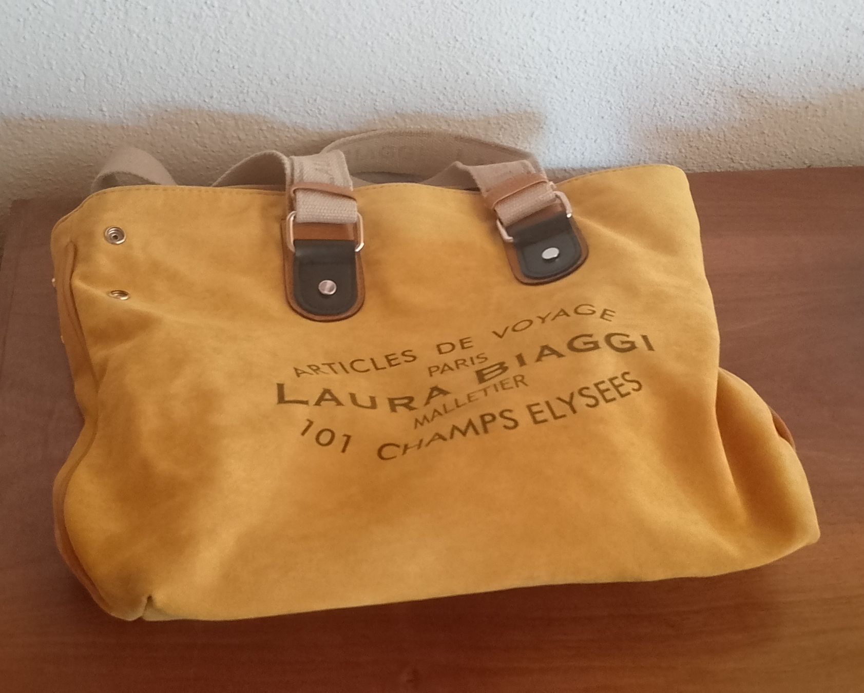 Sacs femmes: Handtasche Laura Biaggi  – D'occasion à Therwil par col_m6rx