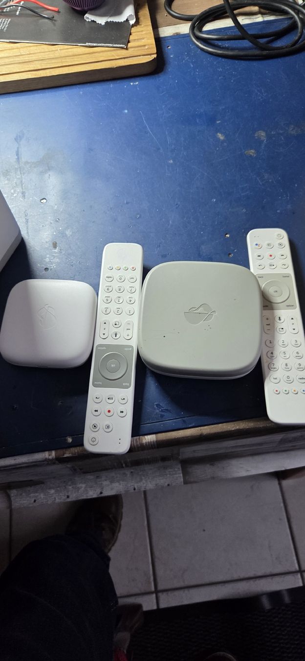 Swisscom Modem & Router: Internet Pox5 TV Box5 – Nuovo (secondo la descrizione) da Holziken venduto da Baumannd 2