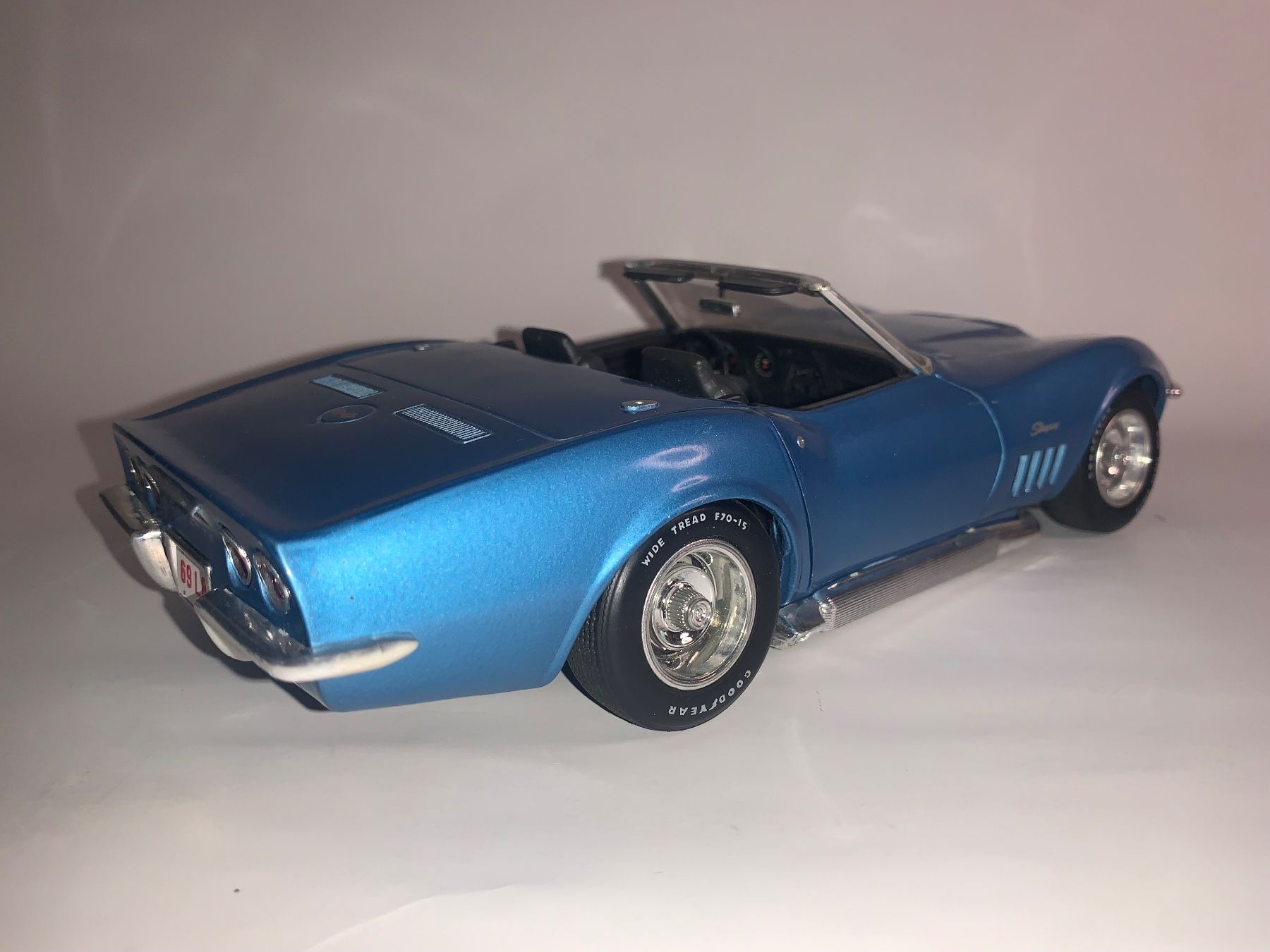Revell Modellini d'auto: Revell 1992 69 Corvette 1:18 Modellauto Auto – Usato da Bern venduto da ab-einem-Franken 1