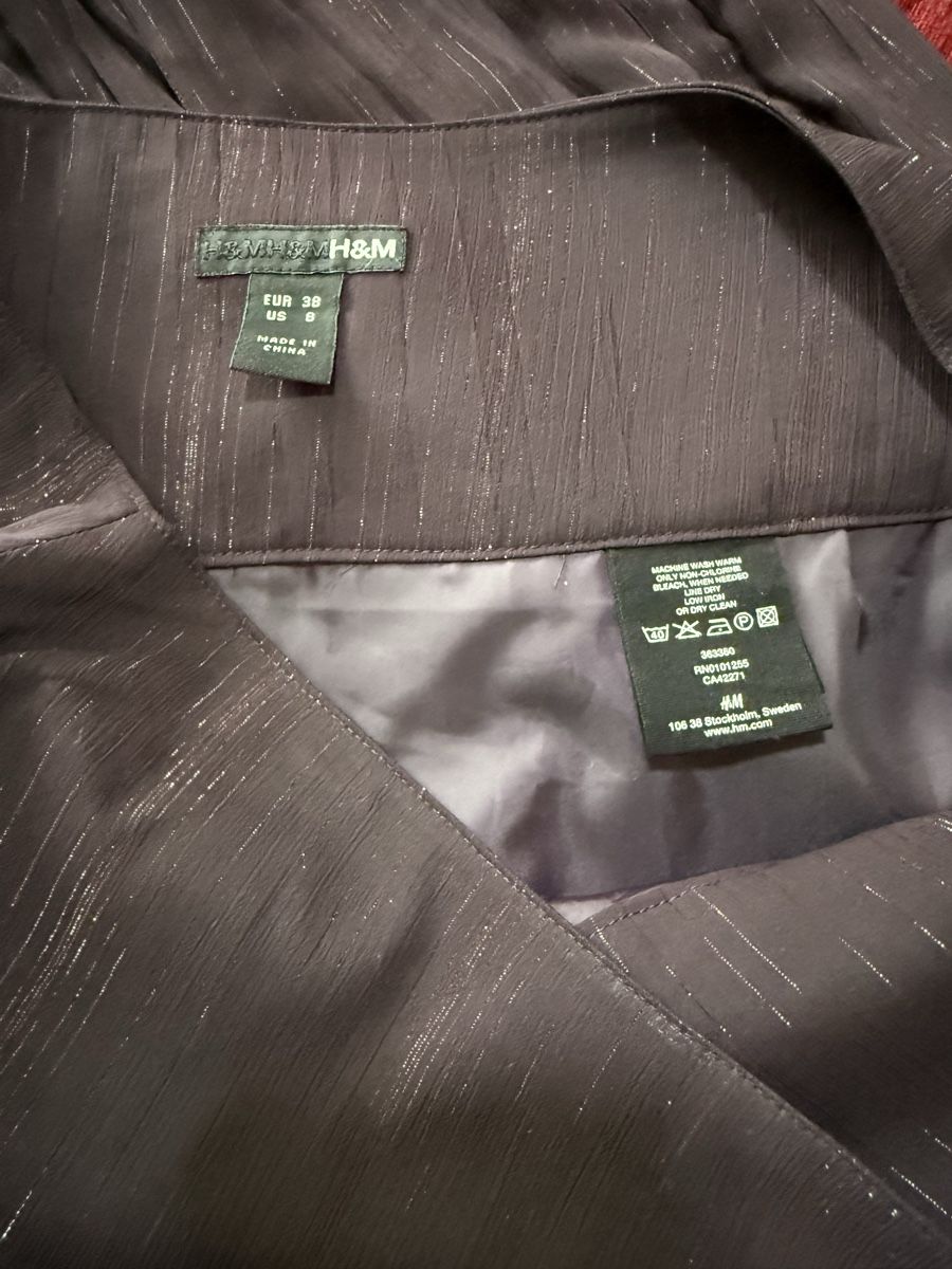 H&M Gonne: H&M Ballonrock Gr. 38 Dunkellila Glitzer elegant – Nuovo (secondo la descrizione) da Zürich venduto da Herbion1 6