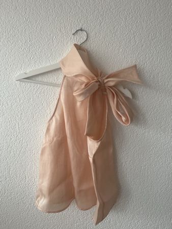 pinkes Top mit Schleiffe am Hals