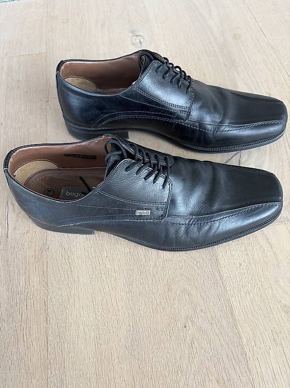 Bugatti Scarpe da uomo: Anzugschuhe Bugatti Leder Grösse 44 – Usato da St.Gallen venduto da Meieneb 1