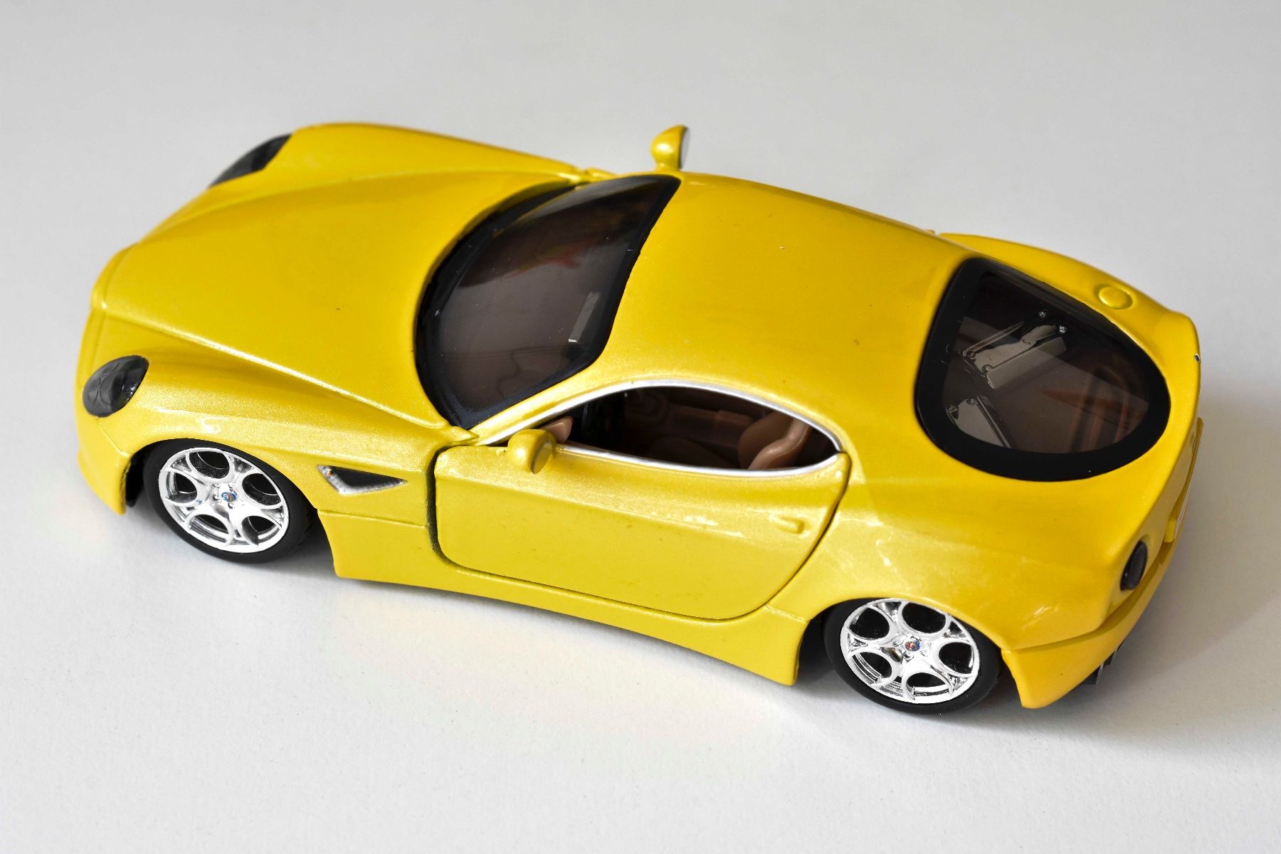 Alfa Romeo Modellini d'auto: Alfa 8c Competizione Modellauto – Usato da Schwerzenbach venduto da floridan 9