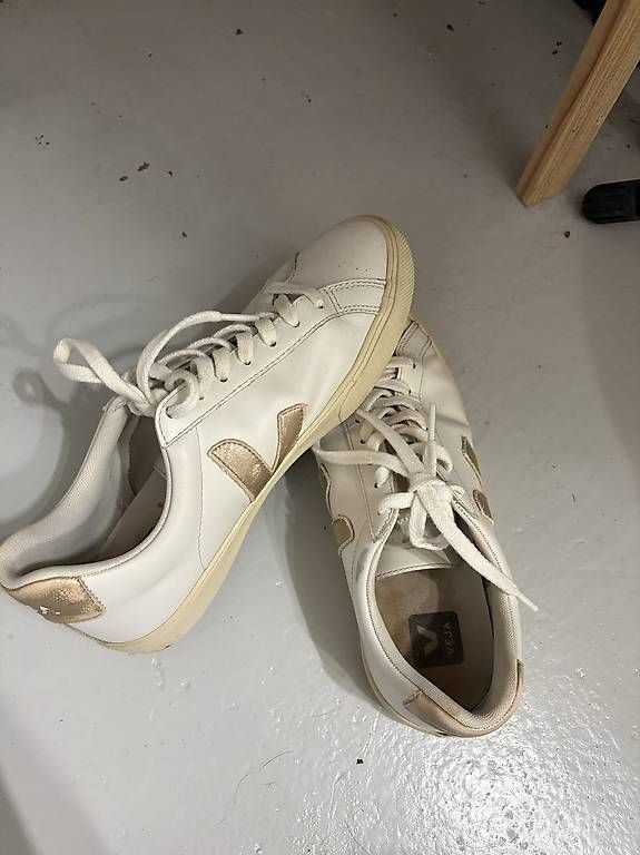 Chaussures femmes: Veja Sneakers Grösse 39 – D'occasion à Olten par lyez