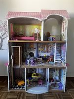Grosses Puppenhaus mit viel Zubehör  CHF 100 VB
