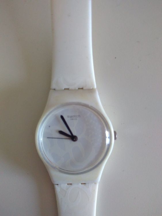 Montre swatch 2024 homme blanche