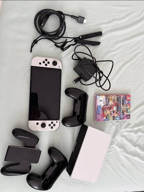 Console: Nintendo Switch Oled mit Mario Kart  – Usato da Feuerthalen venduto da Andrej-Pe