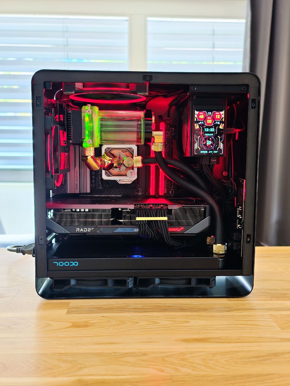 Amd PC: Custom-Loop Gaming PC | Ryzen 7 | RX 9070 XT | 64GB DDR5  – Usato da Kehrsatz venduto da Buildbar 4