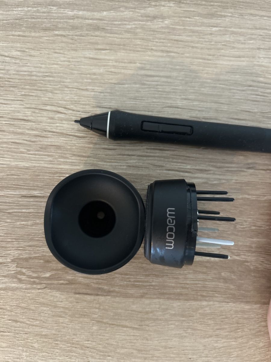 Tablet PC: Wacom intuos PRO small pen tablet – Usato da Zürich venduto da Chiara_mc 5