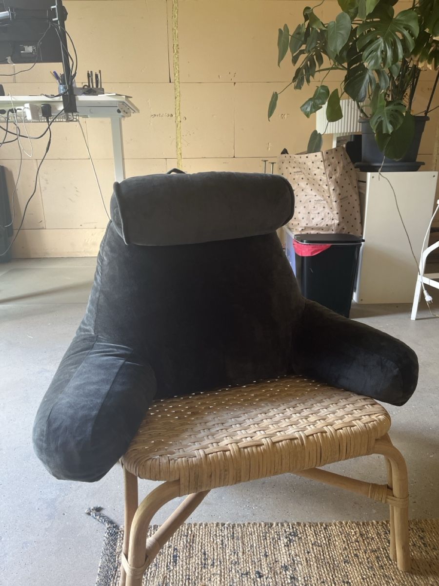 Coussins: Reading and back support pillow dark grey – D'occasion à Torre par same_solaria