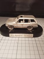 Range Rover en étain sur socle en bois